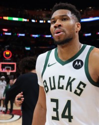 jiuyou-Shams：截止日前数月字母已向雄鹿重申准备好交易 但他拒绝表态