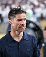 六台记者：皇马乘坐的航班延误，球员登机一个半小时仍未起飞