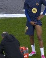 九游体育-突发！亚马尔大腿受伤退出赛前热身